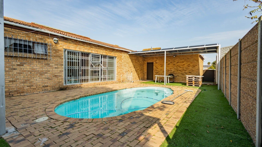3 Bedroom Property for Sale in Parklands Western Cape
